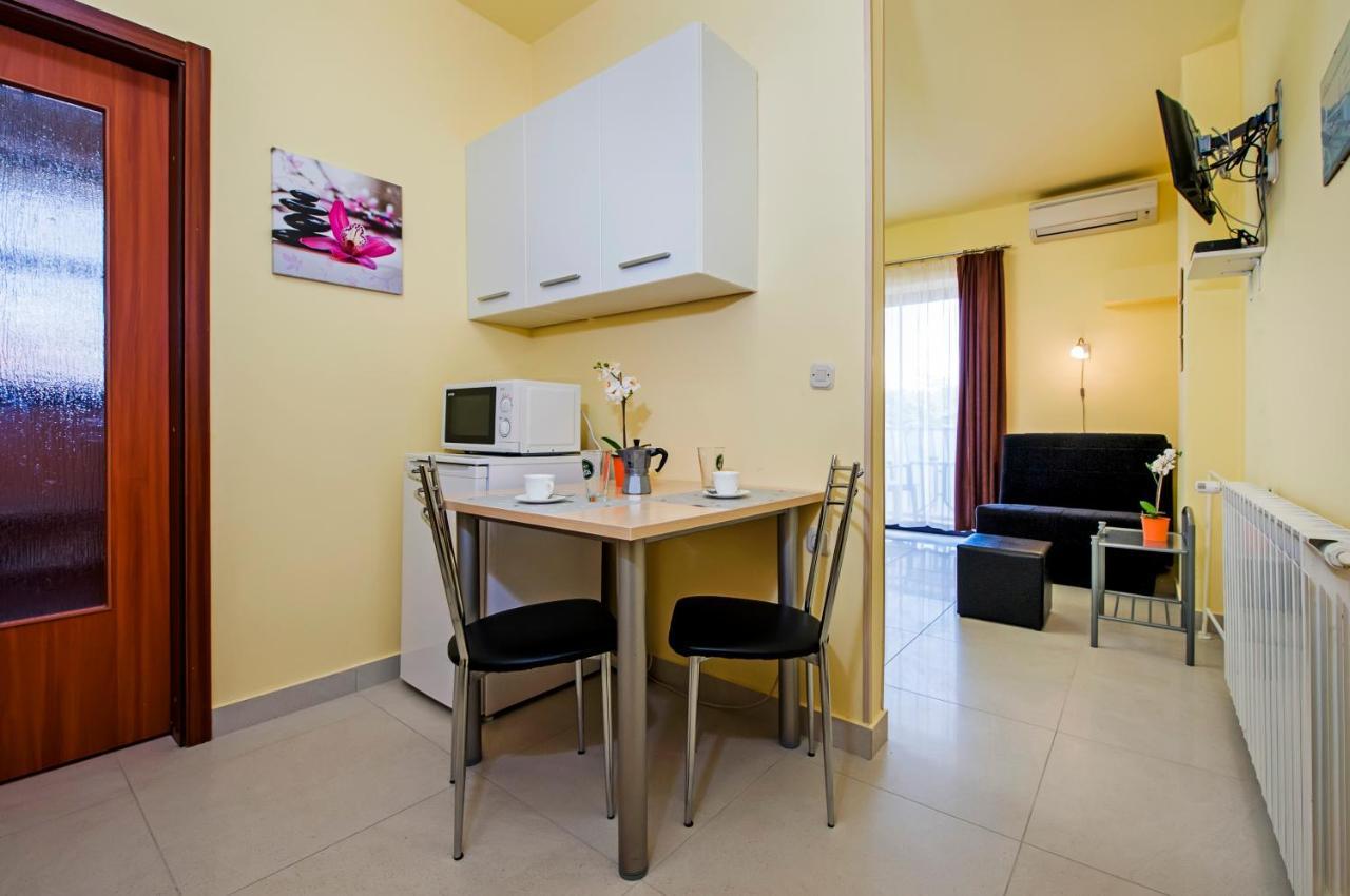 רוביני Apartments Erik B&B Adults Only מראה חיצוני תמונה