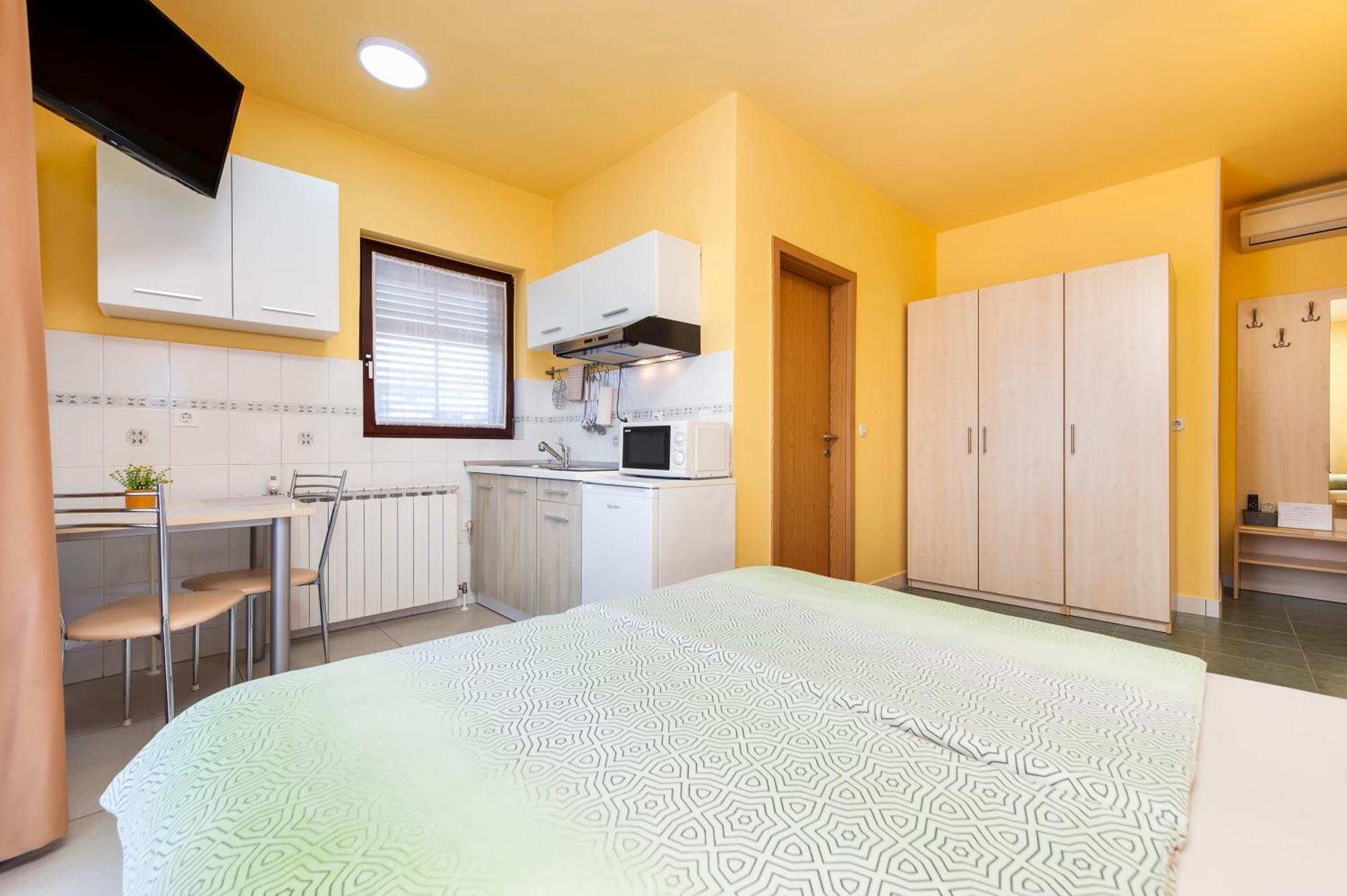 רוביני Apartments Erik B&B Adults Only מראה חיצוני תמונה