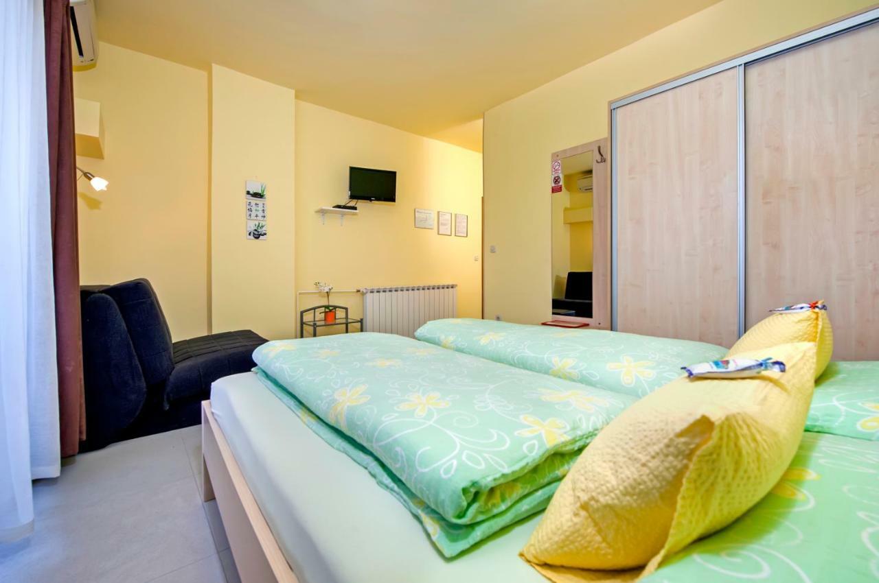 רוביני Apartments Erik B&B Adults Only מראה חיצוני תמונה