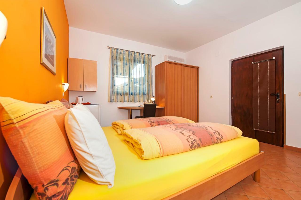 רוביני Apartments Erik B&B Adults Only מראה חיצוני תמונה
